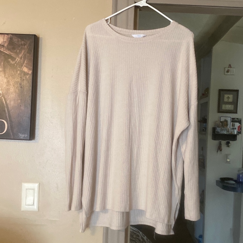 Sweater - Picture 1 of 2